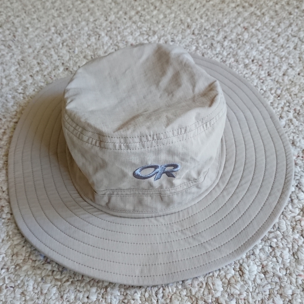 Outdoor Research Oasis Sun Hat in a light khakis tan color size M